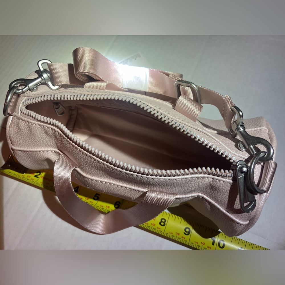 Women’s Nike Clash Mini barrel bag - Picture 9 of 9